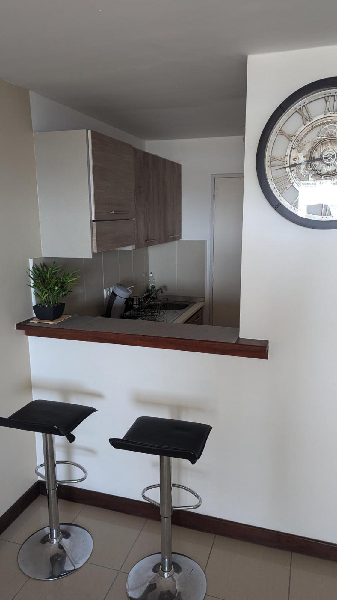 Entièrement équipé, climatisé, Wifi, au dernier étage sans vis à vis Apartamento Saint-Denis Exterior foto